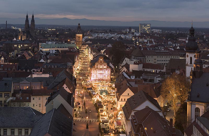 Luftbild auf Weihnachtsmarkt und Altpörtel, Foto © Klaus Venus.jpg