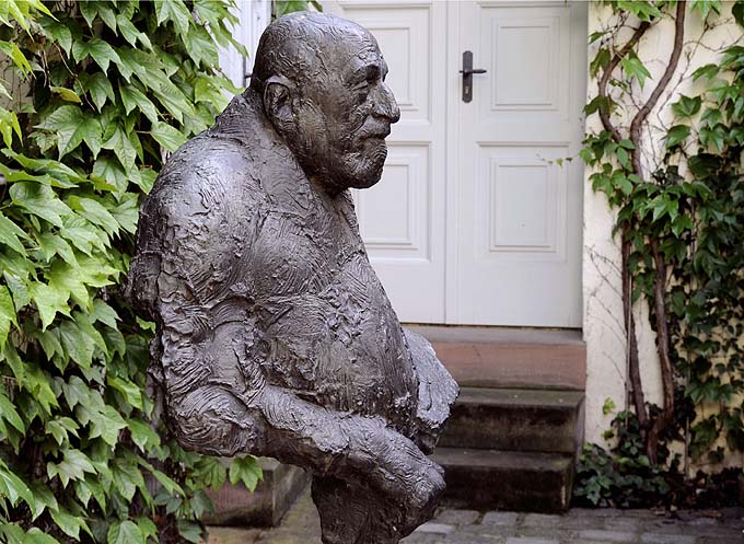 Portaitstele Hans Purrmann, Bronze, Wieland Förster, © Klaus Venus