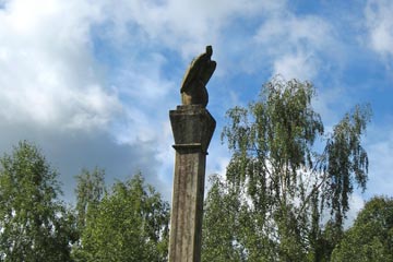 Statue Römergrab Siesbach