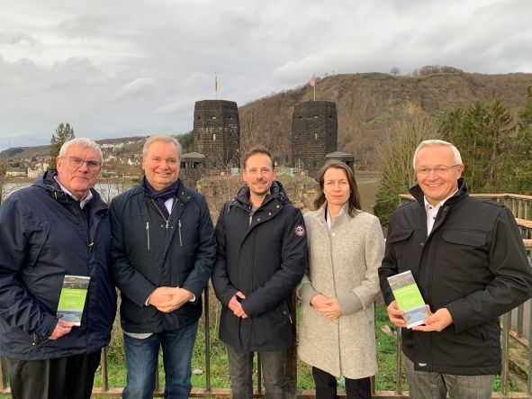 Landrat Sebastian Schuster (Rhein-Sieg-Kreis), Bürgermeister Karsten Fehr (Verbandsgemeinde Unkel), Bürgermeister Björn Ingendahl (Stadt Remagen), Landrätin Cornelia Weigand (Kreis Ahrweiler), Landrat Achim Hallerbach (Kreis Neuwied)