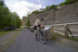 Radfahrer an der Wingerstbergwand