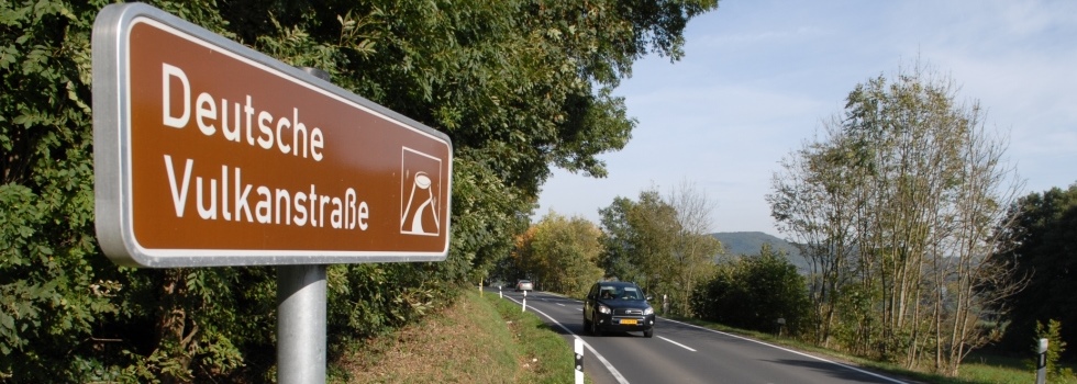 Schild der deutschen Vulkanstrasse